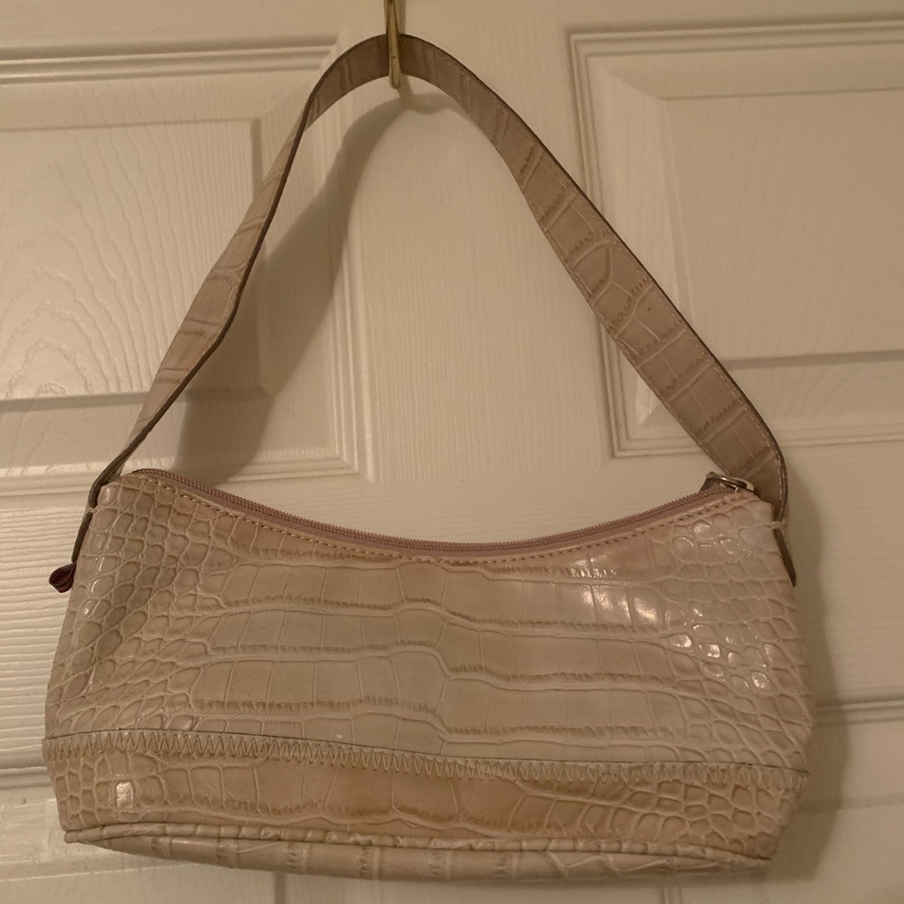 Beige Tommy Hilfiger purse 👛💖